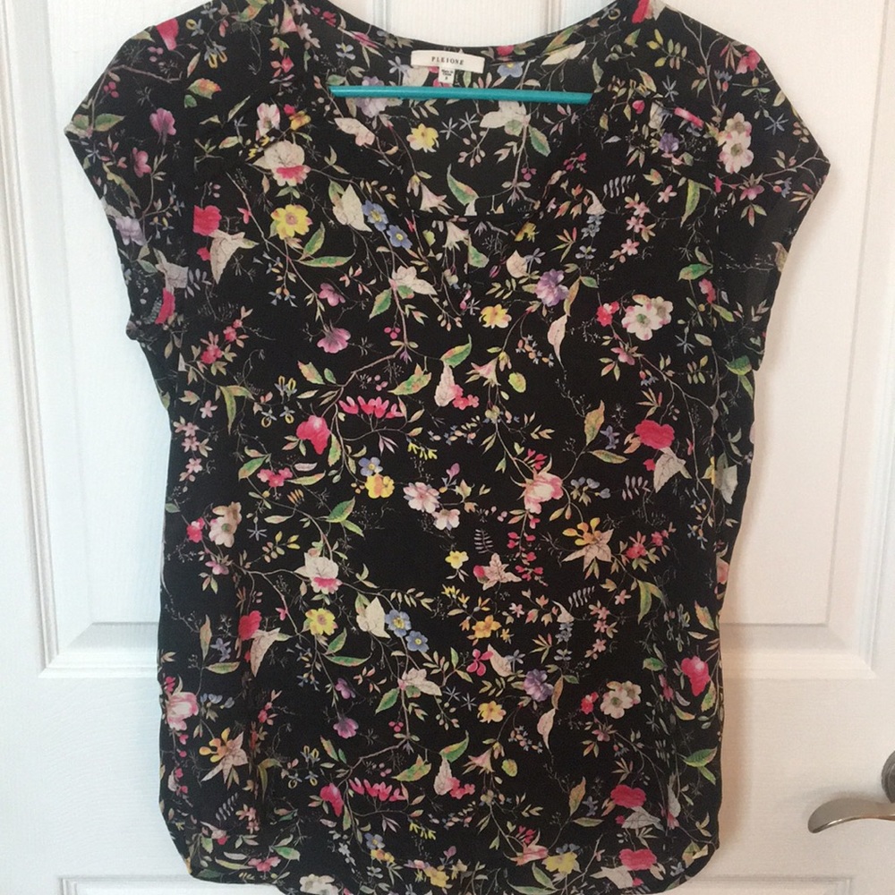 Colorful floral print pleione top